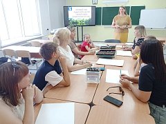 Сегодня, в День семьи, любви и верности, в Духовницкой школе имени Гурия Ивановича Марчука прошел круглый стол 